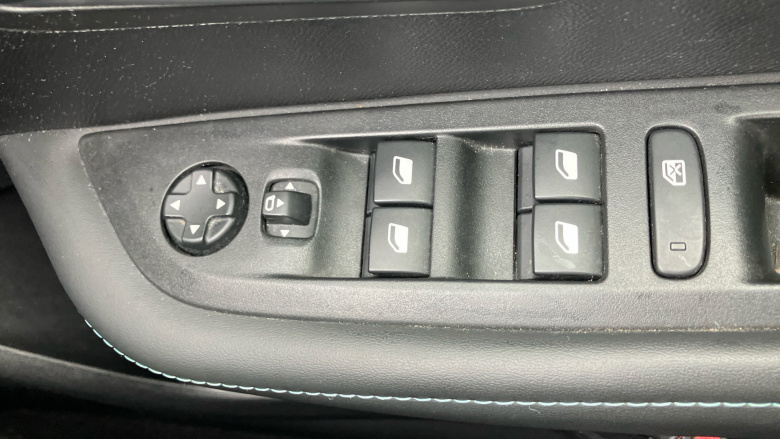 Peugeot 208 1.2 PureTech 100 Allure Premium 5dr Petrol Hatchback